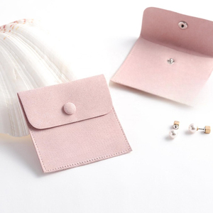 กระเป๋าใส่เครื่องประดับขนาดเล็กทรงสี่เหลี่ยมผืนผ้า 8x8 ซม. สีชมพู ผลิตจากผ้าไมโครไฟเบอร์เนื้อนุ่มหรูหรา น้ำหนักเบา พร้อมฝาปิดแบบกระดุม - Product Image 1