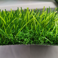 Gazon synthétique artificiel en plastique à prix avantageux pour la décoration de jardin, balcon et toit