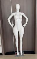 Mannequin féminin brésilien gonflable pleine grandeur, corps doré, BBL, courbes généreuses, hanches et poitrine généreuses, en plastique, taille plus