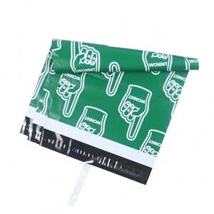 Sac d'emballage pour vêtements en plastique refermable en couleur pleine, logo personnalisé, adhésif auto-adhésif, sac d'expédition poly vert pour la logistique - Product Image 3