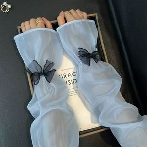 Mangas de tela de seda finas y transpirables con protección UV y perlas, para protección solar de brazos y manos - Product Image 3