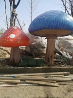 Grande sculpture décorative en fibre de verre en forme de maison champignon pour jardin, parc et aire de jeux extérieurs