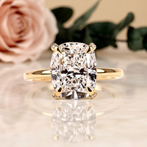 Bague de Fiançailles et de Mariage HIPHOP SPARKLE en Or Jaune 18K Haute Caratage, Minimaliste, avec Moissanite Taille Coussin VVS1 Couleur D, Sertie à Griffes - Product Image 1