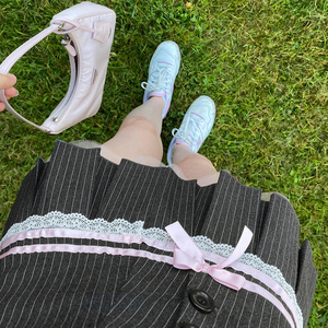 กระโปรงสั้นทรงเอลายทางสไตล์บัลเล่ต์ฝรั่งเศส แต่งลูกไม้ผูกโบว์ ผ้าเนื้อสูท - Product Image 5