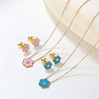 Juego de Joyería de Acero Inoxidable Chapado en Oro de 18K con Diseño Floral, Collar con Colgante de Flor y Aretes Pequeños para Mujer, Regalo para Niñas
