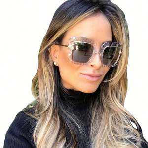 Lunettes de soleil vintage de haute qualité en gros 2021, grandes montures, UV400, métalliques, carrées, surdimensionnées pour femmes - Product Image 1