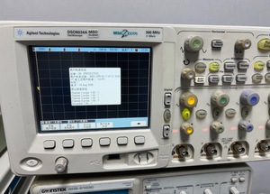Osciloscopio de Señales Mixtas Agilent MSO6034A, 300 MHz, 2.5 GSa/s, 8 Bits, 4 Osciloscopios/16 Canales Digitales - Product Image 3