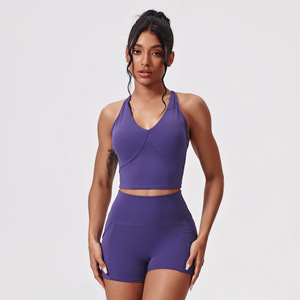 Conjunto de yoga de 2 piezas de nailon/spandex transpirable con cuello en V, cintura alta elástica y doble bolsillo, ideal para correr. - Product Image 5