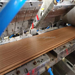 Lokale nazorg FULLWIN machine voor het extruderen van composiet hout-kunststof (<span class=keywords><strong>WPC</strong></span>) wandpanelen, terrasplanken, vloerplanken en schuttingen. - Product Image 2