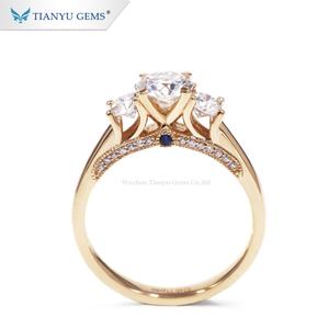 Tianyu Gems Nouvelle Arrivée Or Jaune Moissanite Anneaux Trois Pierre Anneau - Product Image 4