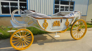Trouvez une calèche électrique similaire à une calèche royale de mariage pour la vente, idéale pour les visites touristiques et les transports spéciaux - Product Image 4