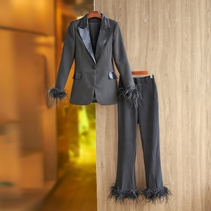 AIMEISI fabbrica di porcellana inverno elegante colletto in raso giacca decorazione con piume pantaloni dritti completo due pezzi completo completo da <span class=keywords><strong>donna</strong></span> - Product Image 4