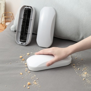 Brosse manuelle à rouleaux pour nettoyer les miettes de tapis, idéale pour la maison, la chambre, le bureau et la table - Product Image 2