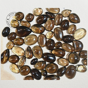 Lot en gros de cabochons en quartz fumé, vendus au poids, avec différentes formes et tailles, utilisés pour la fabrication de bijoux. Lot de pierres en quartz fumé. - Product Image 1