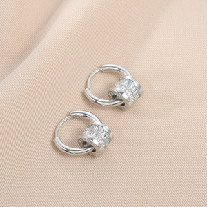 ต่างหูสไตล์อินเทรนด์ของผู้หญิงทอง14K โรเดียมประกายเพชรสวิสทรงกลมเสน่ห์ห่วงทองเหลืองเรียบจี้ห่วงกลม - Product Image 6