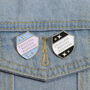 Sinnloses Treffen Survivor Emaille Pins Benutzer definierte Cartoon-Spiele Schild Broschen Revers Abzeichen Schmuck Geschenk für Kinder Freunde - Product Image 1