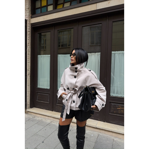 Chaqueta Corta de Mujer con Cuello Alto y Detalles de Piedras - Product Image 3