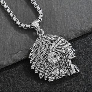 yunnique Collier Punk pour Homme en Acier Titane avec Pendentif Tête de Chieftain, Sertissage Pavé, Design Visage Géométrique, Bijoux - Product Image 2