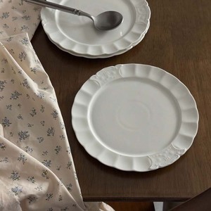 Assiette à dessert en céramique blanche crème de 7 pouces avec dentelle en relief pour pâtisserie, confiserie, café - Product Image 4