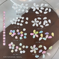 TSZS 100 pièces/sac Breloques 3D en résine colorées en forme de pétale pour ongles, accessoires de pose d'ongles transparents effet glace en forme de fleur, vente en gros