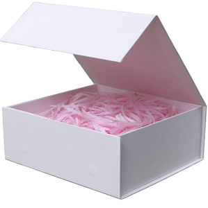 Dossier en carton ondulé blanc 7,8x7x3,1 pouces (taille intérieure 7,4x6,8x3 pouces) Fermeture magnétique Matériaux recyclés Revêtement UV Petit format - Product Image 1