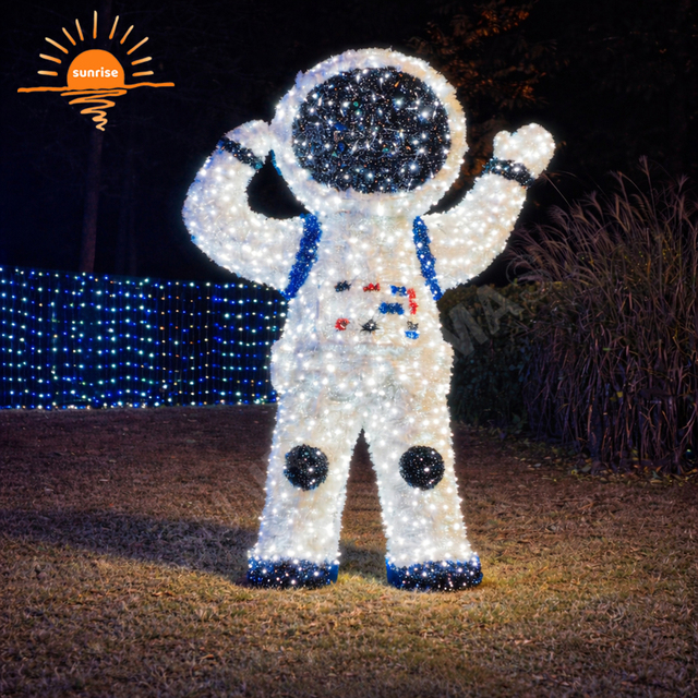 Best Christmas Customized Outdoor LED Astronaut Sculpture for Shopping Mall and Plaza Decoration Aviation theme light show