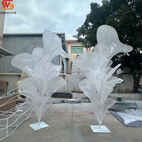 Décoration de mariage et d'événements SMOOTH : Fleurs géantes en organza de soie faites à la main, installation artistique populaire pour mariages