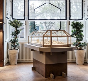 Comptoir de présentation de bijoux de style vintage personnalisé avec éclairage LED, <span class=keywords><strong>vitrine</strong></span> en <span class=keywords><strong>bois</strong></span> massif de qualité supérieure et verre trempé pour les bijouteries de luxe - Product Image 3