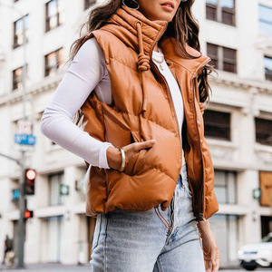 Abrigo de invierno acolchado sin mangas de gran tamaño recortado relleno grueso aislado bolsillo lateral cremallera frontal Casual chaleco acolchado con capucha para <span class=keywords><strong>mujer</strong></span> - Product Image 3