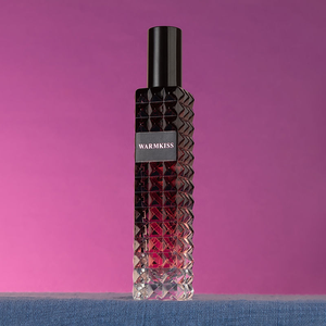 น้ำหอมผู้หญิงระดับพรีเมียม ขนาด 30 มล. 50 มล. ในขวดแก้วหรูหรา คุณภาพสูง กลิ่นหอมติดทนนานจากธรรมชาติ พร้อมกลิ่นดอกไม้อ่อนโยน - Product Image 5