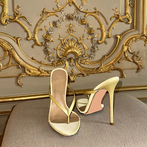 Zapatos <span class=keywords><strong>de</strong></span> tacón <span class=keywords><strong>de</strong></span> seda sin cordones <span class=keywords><strong>de</strong></span> gran tamaño <span class=keywords><strong>para</strong></span> mujer, <span class=keywords><strong>sandalias</strong></span> con punta <span class=keywords><strong>de</strong></span> clip <span class=keywords><strong>para</strong></span> <span class=keywords><strong>pies</strong></span> grandes, vestido <span class=keywords><strong>de</strong></span> fiesta, tacones <span class=keywords><strong>de</strong></span> aguja, cierre <span class=keywords><strong>de</strong></span> ajuste ancho - Product Image 4