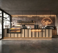 Koffiecounterdecoratie voor een verse fruitsapbar in een luchthavenwinkelcentrum, koffieshopontwerp, volledig winkelontwerp
