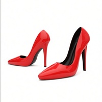Sculpture géante personnalisée en fibre de verre de chaussures rouges à talons hauts, statue décorative pour centre commercial extérieur, ornement artistique