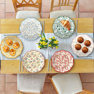 Ensemble <span class=keywords><strong>de</strong></span> vaisselle jetable biodégradable en forme <span class=keywords><strong>de</strong></span> fleur pour fête du thé aux fleurs sauvages modernes avec serviettes en <span class=keywords><strong>papier</strong></span> dorées pour les fêtes <span class=keywords><strong>de</strong></span> Noël - Product Image 1