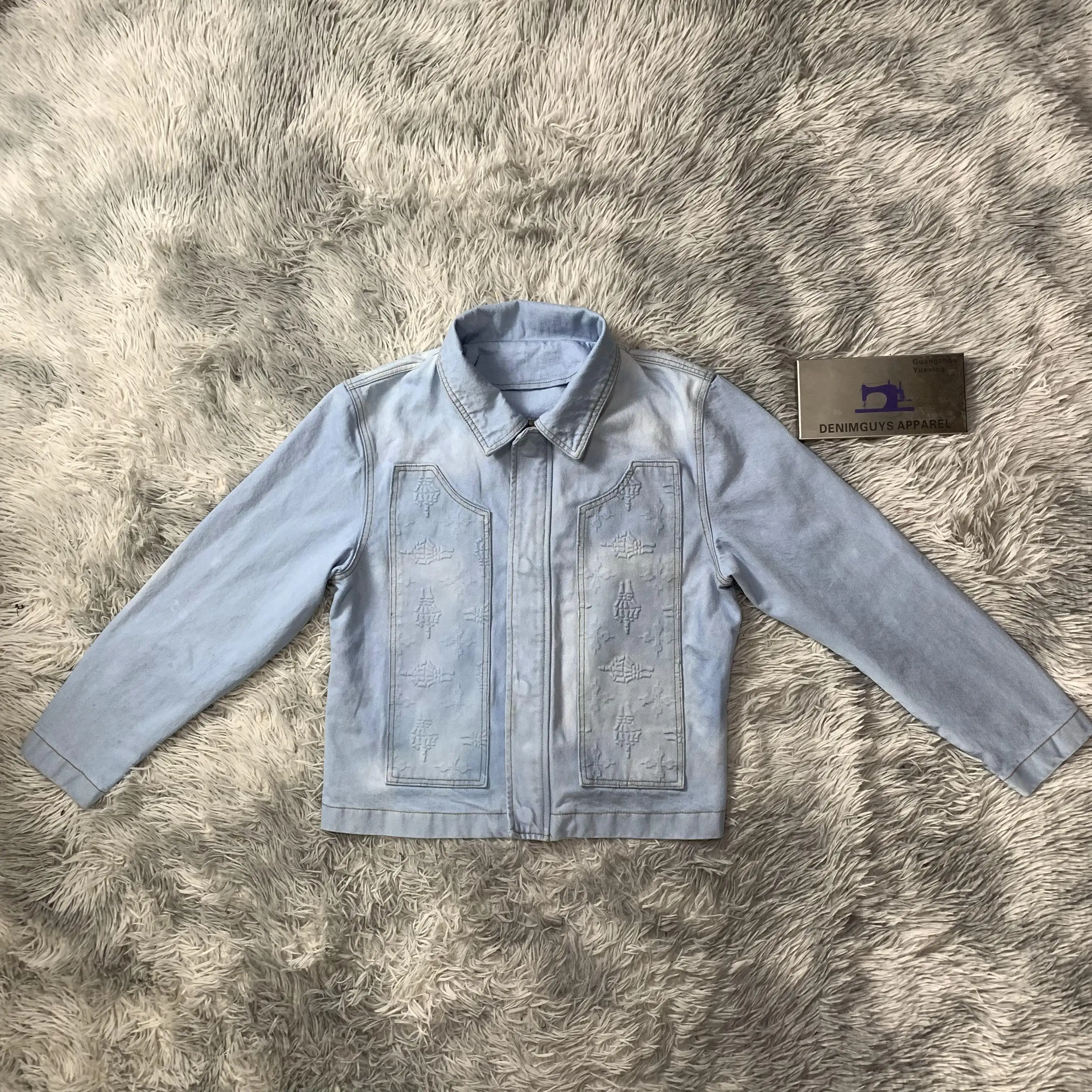 DENIMGUYS individuelles Emboss Logo leichte Farbe hochwertige Baumwolle atmungsaktiv washed langärmelig Herren Varsity Denim Shirt Jackot