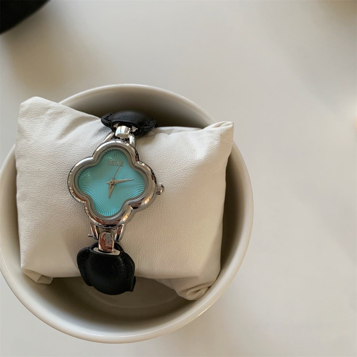 เข็มขัดดำ-กรอบเงิน-หน้าปัดสีน้ำเงิน