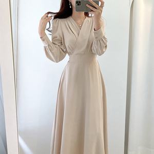 Vestido de mujer personalizado al por mayor con diseño plisado, cuello en V cruzado, cintura y manga larga abullonada, estilo elegante - Product Image 1