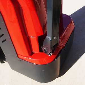 इलेक्ट्रिक स्टेकर 1600 किलोग्राम 1600 मिमी-3000 मिमी प्लेटफार्म एसी मोटर राइडर स्टेकर के साथ खड़ा है। - Product Image 3