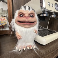 Peluche monstre extraterrestre effrayant à succès, fourrure blanche avec des accents noirs, cadeau d'Halloween, accessoire de monstre en peluche, jouet monstre