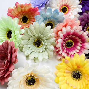 Fleur en soie marguerite africaine de 10 cm de diamètre, ornement pour cheveux, accessoire de style doux pour mariage, photographie et décoration intérieure - Product Image 3