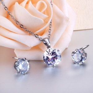 Conjunto de Joyería de Aretes y Collar con Circonitas Talladas Brillantes y Preciosas, Chapado en Oro de 18k, Joyería Femenina para Novia de Boda - Product Image 6