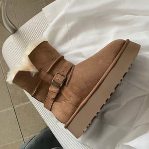 Chaussures de marque Tasmans Uug pour le dropshipping, baskets tendance haut de gamme, bottes de neige thermiques mignonnes en fourrure à plateforme pour l'hiver et l'automne - Product Image 3