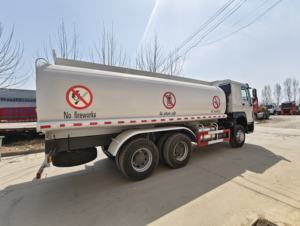 Camión <span class=keywords><strong>Cisterna</strong></span> <span class=keywords><strong>de</strong></span> Combustible Diésel HOWO 6x4 <span class=keywords><strong>de</strong></span> 10 Ruedas, 351-450 HP, 20,000 Litros (<span class=keywords><strong>5000</strong></span> <span class=keywords><strong>Galones</strong></span>), con Tanque <span class=keywords><strong>de</strong></span> Aleación <span class=keywords><strong>de</strong></span> Aluminio, Nuevo <span class=keywords><strong>de</strong></span> Fábrica en China - Product Image 4