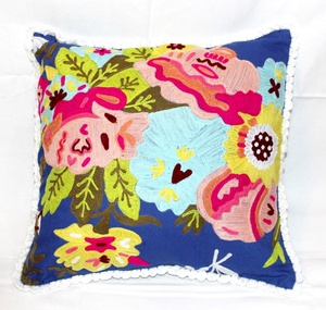 Funda de cojín cuadrada con bordado floral, estilo bohemio, decoración del hogar, funda de almohada con estampado azul, rosa y amarillo - Product Image 1