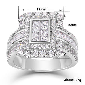 Anillo de Diamantes de Oro Blanco Q239, Corte Esmeralda, Color D Natural, Anillo de Compromiso para Mujer con Diamantes Laterales - Product Image 5