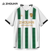 Maillot de football personnalisé en gros avec impression numérique, rayures vertes et blanches, uniforme de football respirant et à séchage rapide pour équipe