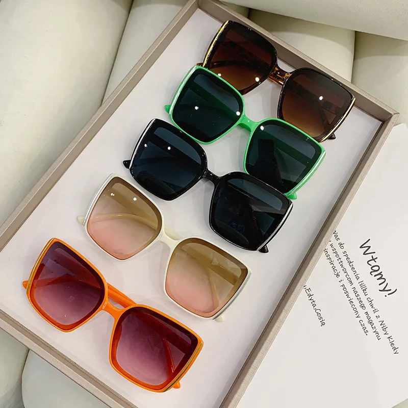 Großhandel neue heißgeprägte quadratische Sonnenbrille modische Damenbrille Anti-UV Retro-Sonnenbrille