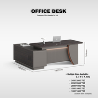 Bureau avec hub de charge intégré, rangement à serrure à code, port de ventilation pour PC et surface de travail spacieuse pour une utilisation quotidienne au bureau