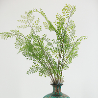 Petite plante artificielle de fougère noire réaliste en latex pour la décoration intérieure du salon, de l'étagère, du bureau, de la table, ornement vert moderne