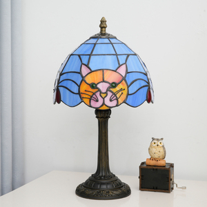 Lampes de table très vendues pour bébés et enfants, <span class=keywords><strong>lampe</strong></span> de bureau en verre <span class=keywords><strong>Tiffany</strong></span> style chat bleu, <span class=keywords><strong>lampe</strong></span> de table mignonne en forme d'animal pour cadeau de vacances - Product Image 3